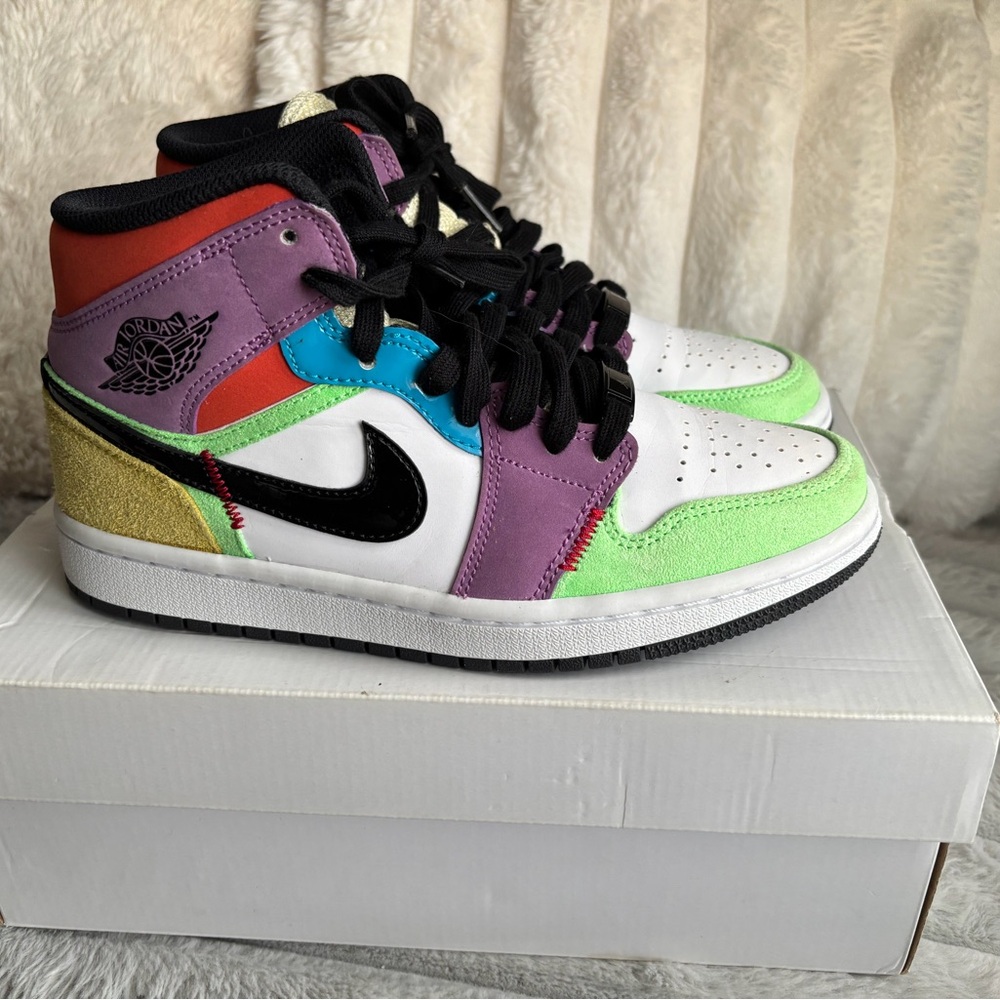 Air Jordan 1 mid se lightbulb size 6.5 women’s